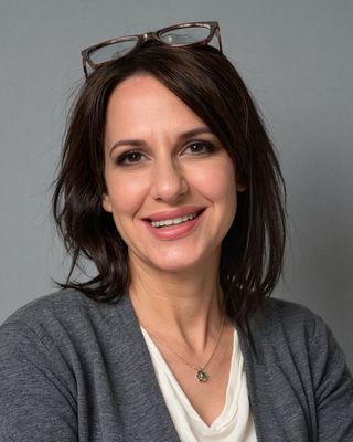 Photo of Shannon Hopson - EMDR and IFS therapist Shannon Hopson, Master Social Worker, LLMSW