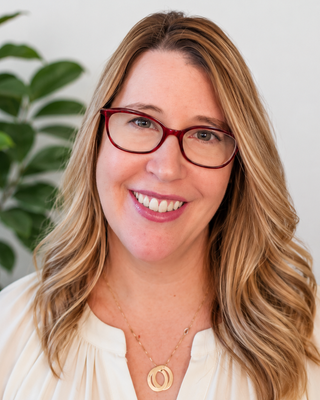 Photo of Shari Loke - Shari Loke / Individual & Couples Therapist, Registered Psychotherapist (Qualifying), MACP, BA, RP(Q)
