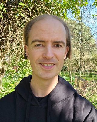 Photo of Jonathan Hills - Jonathan Hills | UKCP Trainee Psychotherapist