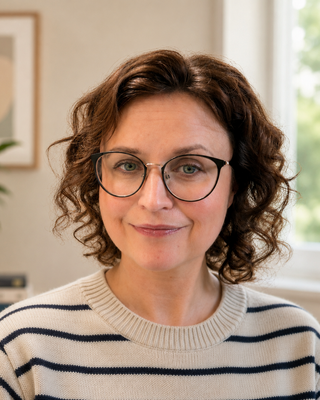 Photo of Leanne Astalos, Psychotherapist, MSc, MBABCP