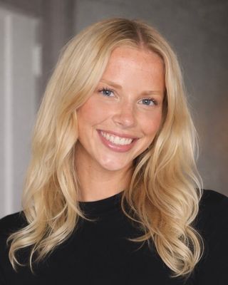 Photo of Avery Oak, Licensed Social Worker, MSW, LSW