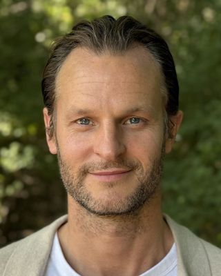 Photo of Oliver Dicker, Counsellor, MBACP