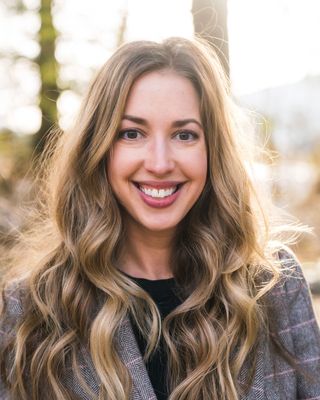 Photo of Anna Richter, Clinical Social Work/Therapist, LICSW, P-RDT