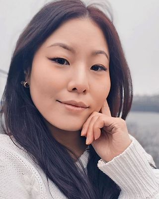 Photo of Innae Julia Kim - Innae Julia Kim - EMDR & Anxiety Therapist NYC, Art Therapist, MA, ATR-BC, LCAT, LPAT