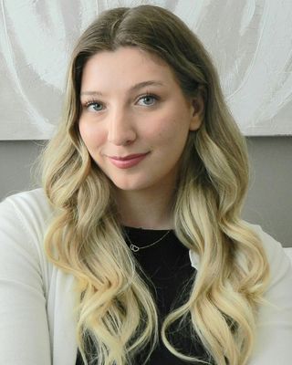 Photo of Alexis Banyai, Registered Psychotherapist (Qualifying)