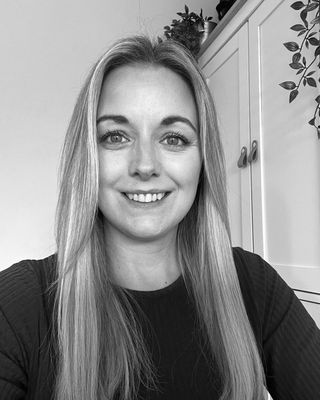 Photo of Laura Waddell, Psychotherapist, MBABCP
