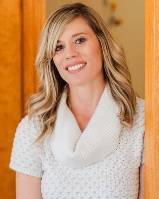 Photo of Brook Bretthauer, Marriage & Family Therapist, LMFT, EMDR, PACT