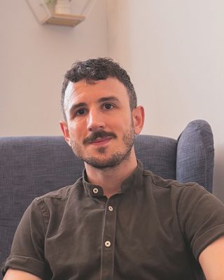 Photo of Ilias Bloomfield, Psychotherapist, MSc, MBACP