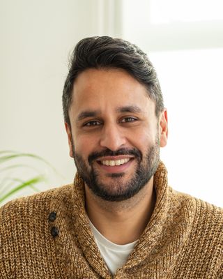 Photo of Dr Jay Solanki, Psychologist, PsychD, HCPC - Clin. Psych.