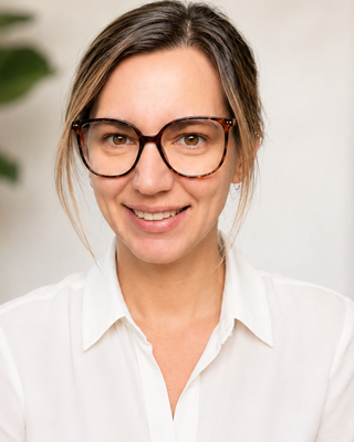 Photo of Ana Frowley - OCD & Anxiety Therapist / Ana Frowley, Registered Psychotherapist (Qualifying), RP(Q), MACP, BA