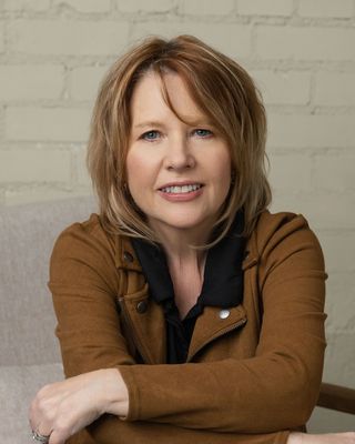 Photo of Lisa Simonson, Licensed Clinical Professional Counselor, LCPC, MS, EMDR, Couples, Teens