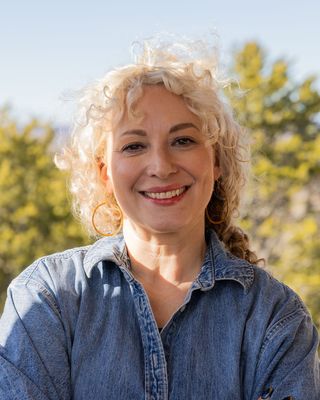 Photo of Lauren Dana Smith, Art Therapist, MPS, LCAT, LPAT, ATR-BC, ATCS