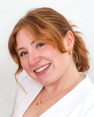 Photo of April Hemeon, Registered Psychotherapist (Qualifying), BA, MA, RP (Q)