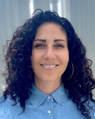Photo of Lindsey Leung, Marriage & Family Therapist, LMFT