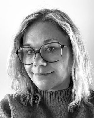 Photo of Lisa Cooper, Psychotherapist, MSc, UKCP Trainee