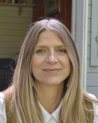 Photo of Natalie Ward, Psychotherapist, MBACP