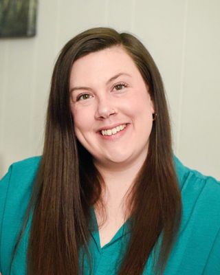 Photo of Lauren Bache, Pre-Licensed Professional, MSW