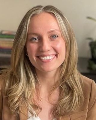 Photo of Stephanie Yandow - Stephanie Yandow - Expansive Therapy , Pre-Licensed Professional, MHC-LP