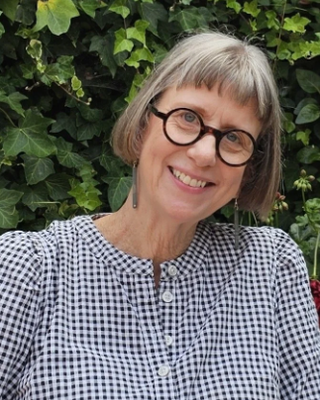 Photo of Emma Owen, Counsellor, MBACP Accred