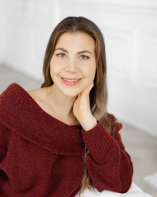 Photo of Alexandra Canzonieri - Green Path Psychotherapy, Registered Psychotherapist, MA, RP, CCC