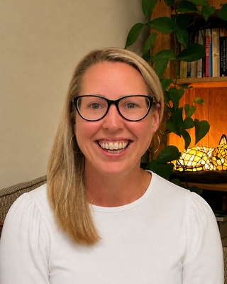 Photo of Dr Alyson Falconer, Psychologist, PsychD, HCPC - Clin. Psych.