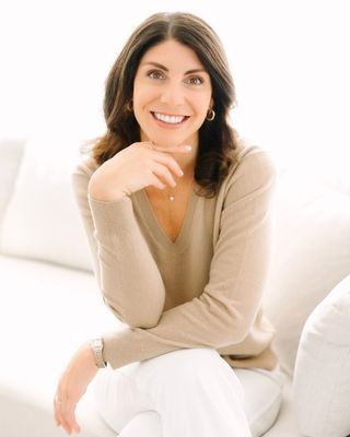 Photo of Lauran DiCarlo, Licensed Mental Health Counselor, LMHC