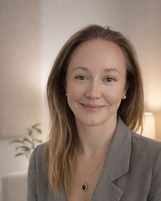 Photo of Laura MacLachlan, Registered Psychotherapist, BSc, MCP, RP