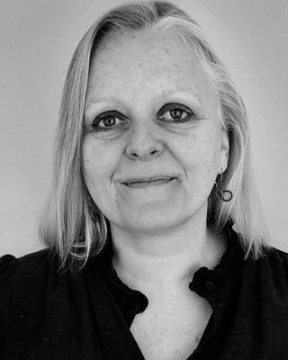 Photo of Charis Ashton, Psychotherapist, MSc, MBACP