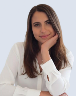 Photo of Esther Kamenetsky, Pre-Licensed Professional, MACP