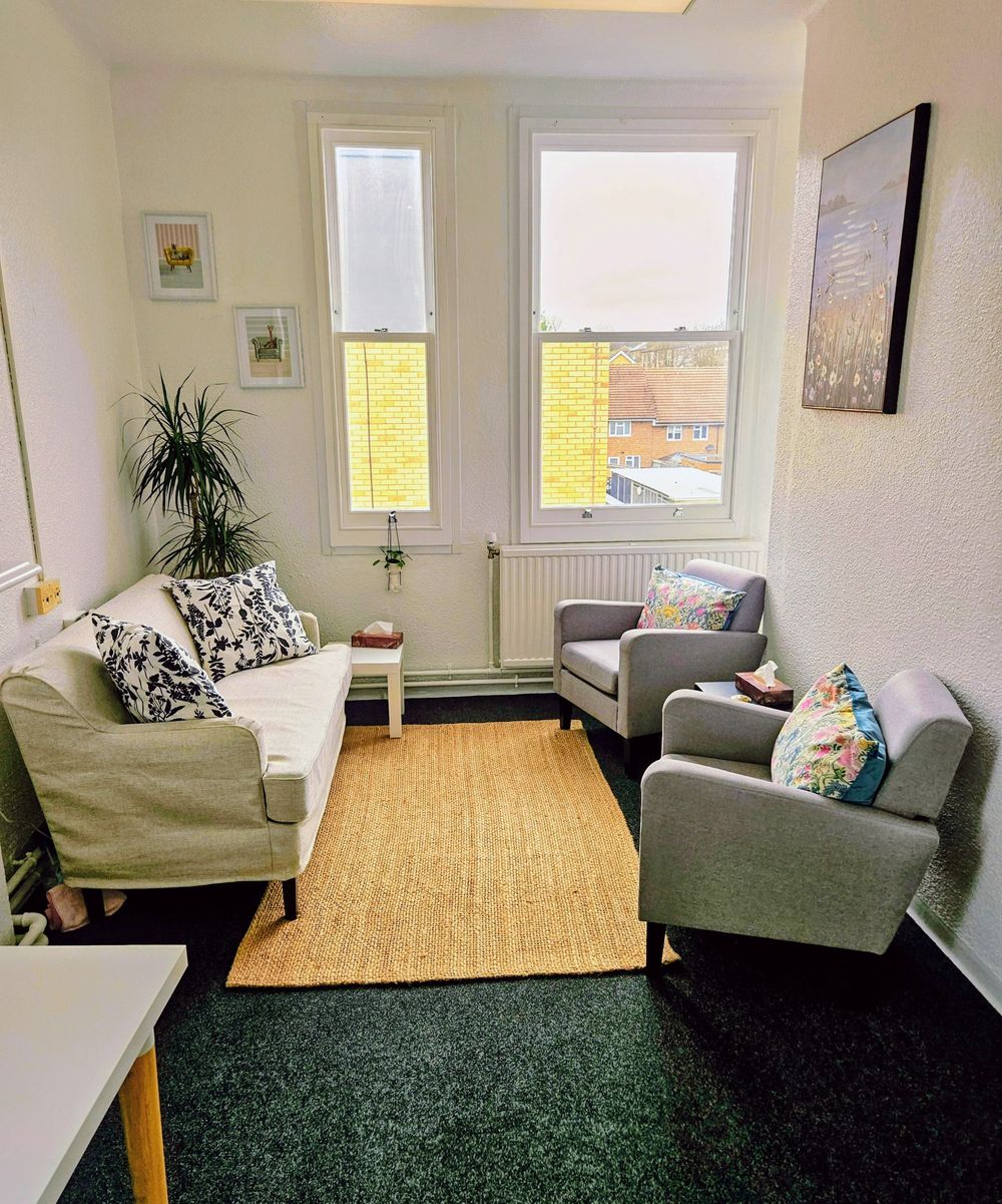 A space to speak openly, be heard, and understand yourself a little more clearly. 