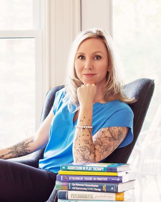 Photo of Courtney Spence, Registered Psychotherapist, RP, MACP