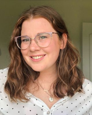 Photo of Hannah Peters, Counsellor, BA, MACP, CT (P)