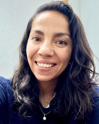 Foto de Dra. Esther González Ovilla - Lo que nos cuenta, cuenta, Psicoterapeuta, Dr. en Psicología