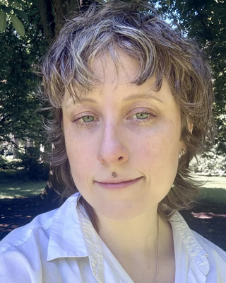 Photo of Holly DeBevoise, Pre-Licensed Professional, BA