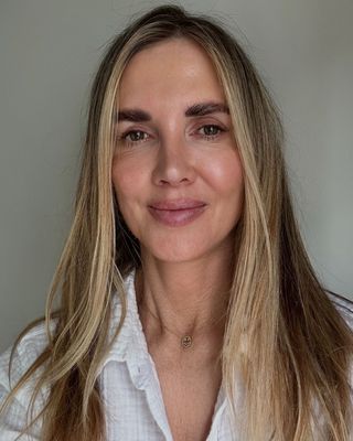 Photo of Claire Woodward, Psychotherapist, MBACP