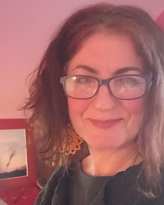 Photo of Emma Cummings, Counsellor, MBACP