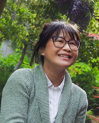 Photo of Jade Wong, Counsellor, BSc, MA, CCTP, RCC