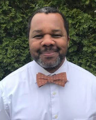 Photo of Ronnie McKenney II, Counselor in Hudson, MA