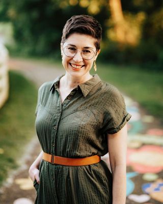 Photo of Jinger Kinner, Licensed Professional Clinical Counselor, MFT, LPCC