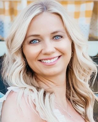 Photo of Stephanie Geer, Psychiatric Nurse Practitioner, PMHNP