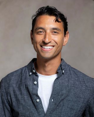 Photo of Simon Santhanam, Psychotherapist, MA, HCPC-Art Therap.