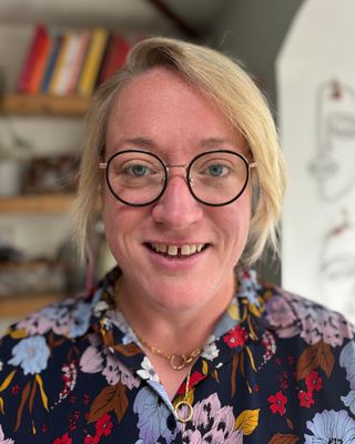 Photo of Dr Lauren Mawn, Psychologist, PhD, HCPC - Clin. Psych.