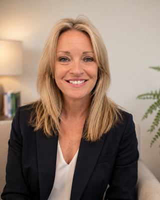 Photo of Beverley Davies, Psychotherapist, MBABCP