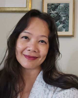 Photo of Cat Ona, Counsellor, BA, RTCc, Therapi