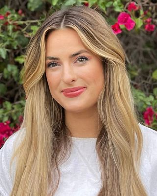 Photo of Elizabeth Collier, Marriage & Family Therapist Associate, MA, AMFT, EMDR