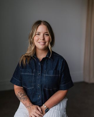 Photo of Veronica Hartshorn, Registered Social Worker, RSSW, BAPsych, MA