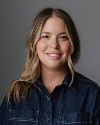 Photo of Veronica Hartshorn, Registered Social Worker, RSSW, BAPsych, MA