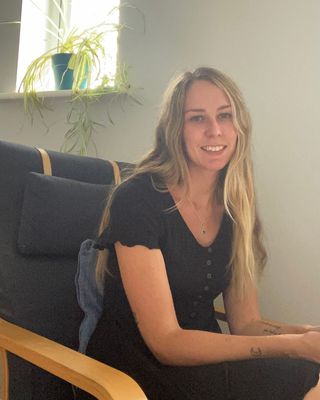 Photo of Rosie Hibberd, Psychotherapist, MSc, MBACP