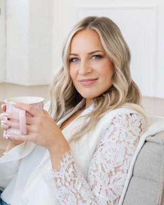 Photo of Lesley Erin Dishke, Registered Psychotherapist, RP