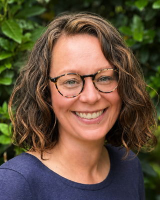 Photo of Dr Amy Mulroue, Psychologist, PsychD, HCPC - Clin. Psych.